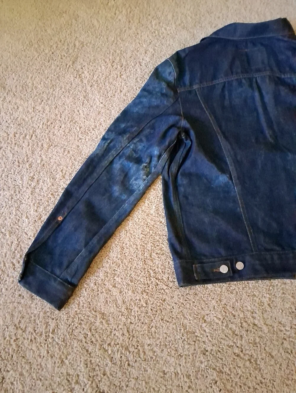 Vintage 1990's Levi Dark Blue Denim Trucker Jacket. Size XL